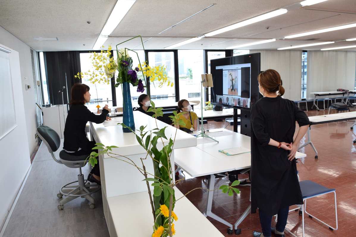 [2020年]
いけばなzoom研修