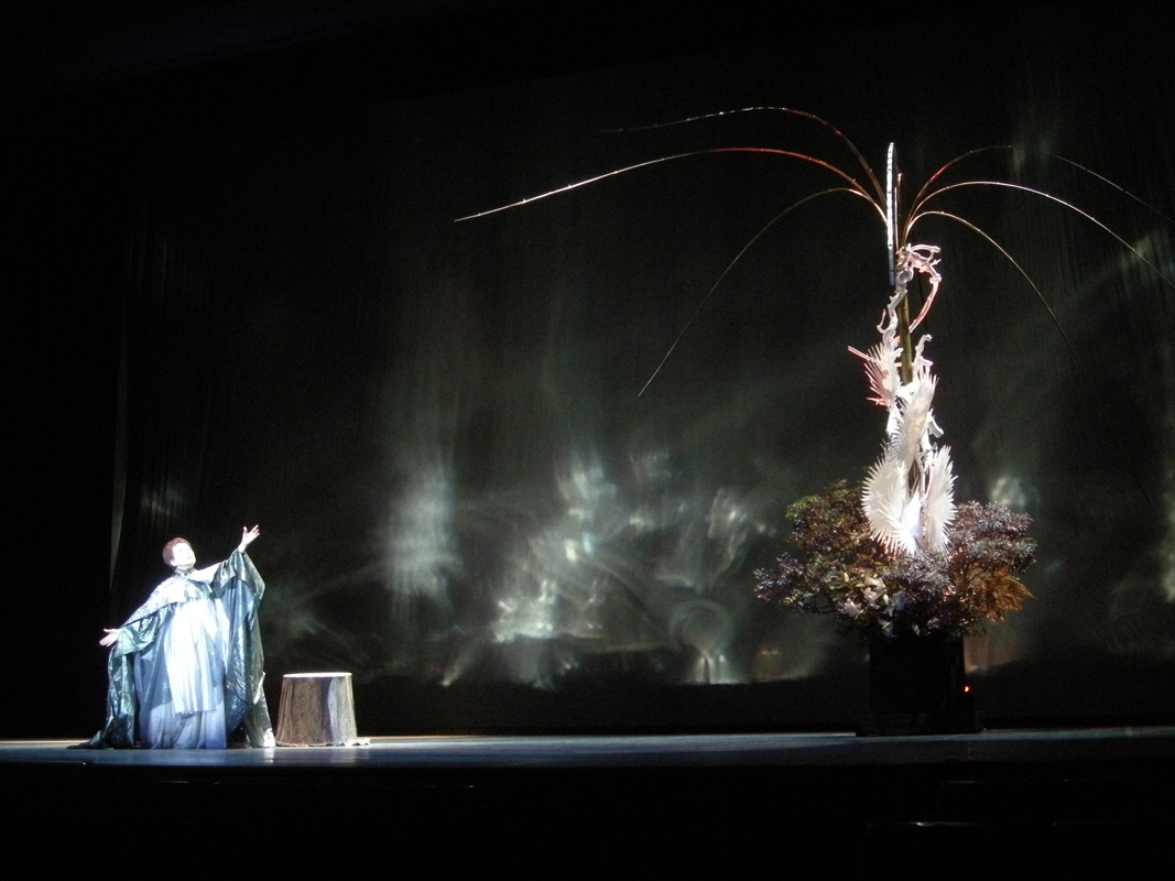 [2011年]
芙二三枝子米寿記念現代舞踊公演