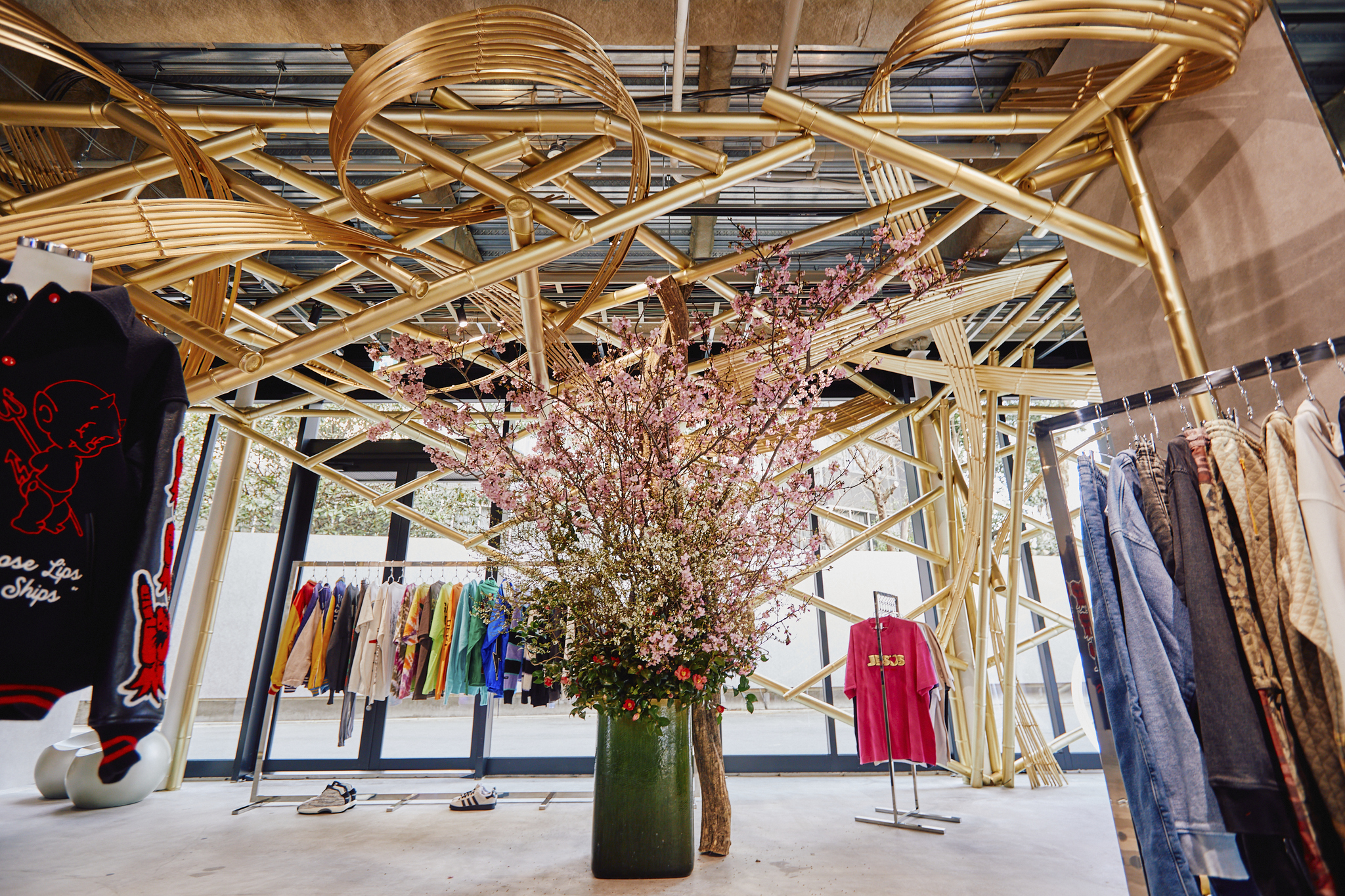 「FREUDE by BMW – CONNECTED THROUGH TIME」GR8スペシャル・ショップで座・草月とのコラボレーション展示