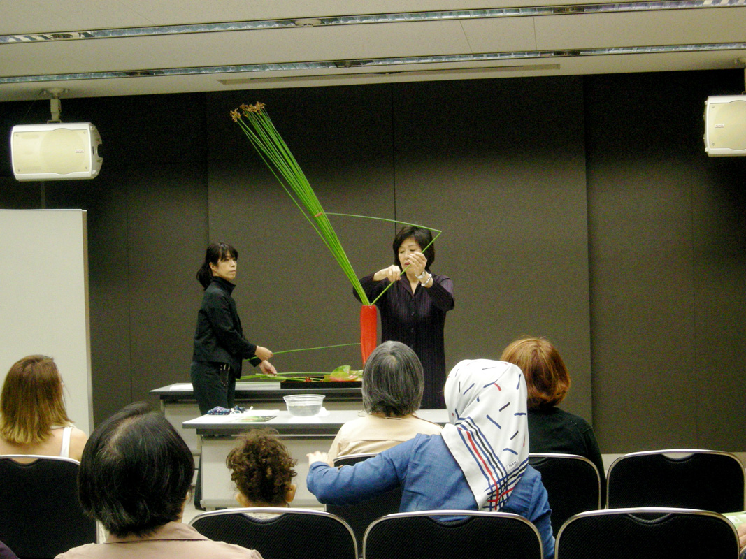 [2013年]
TCVBいけばな体験/国際フォーラム