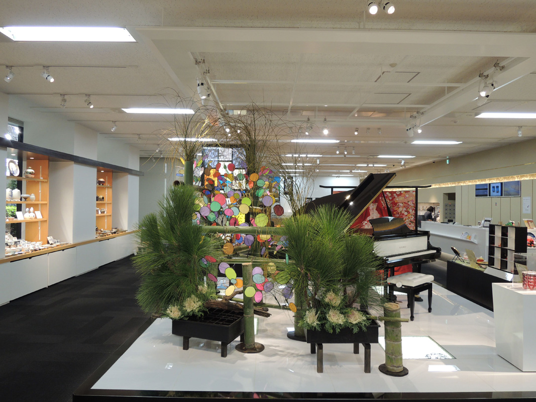 [2012年]
伝統工芸青山スクエア