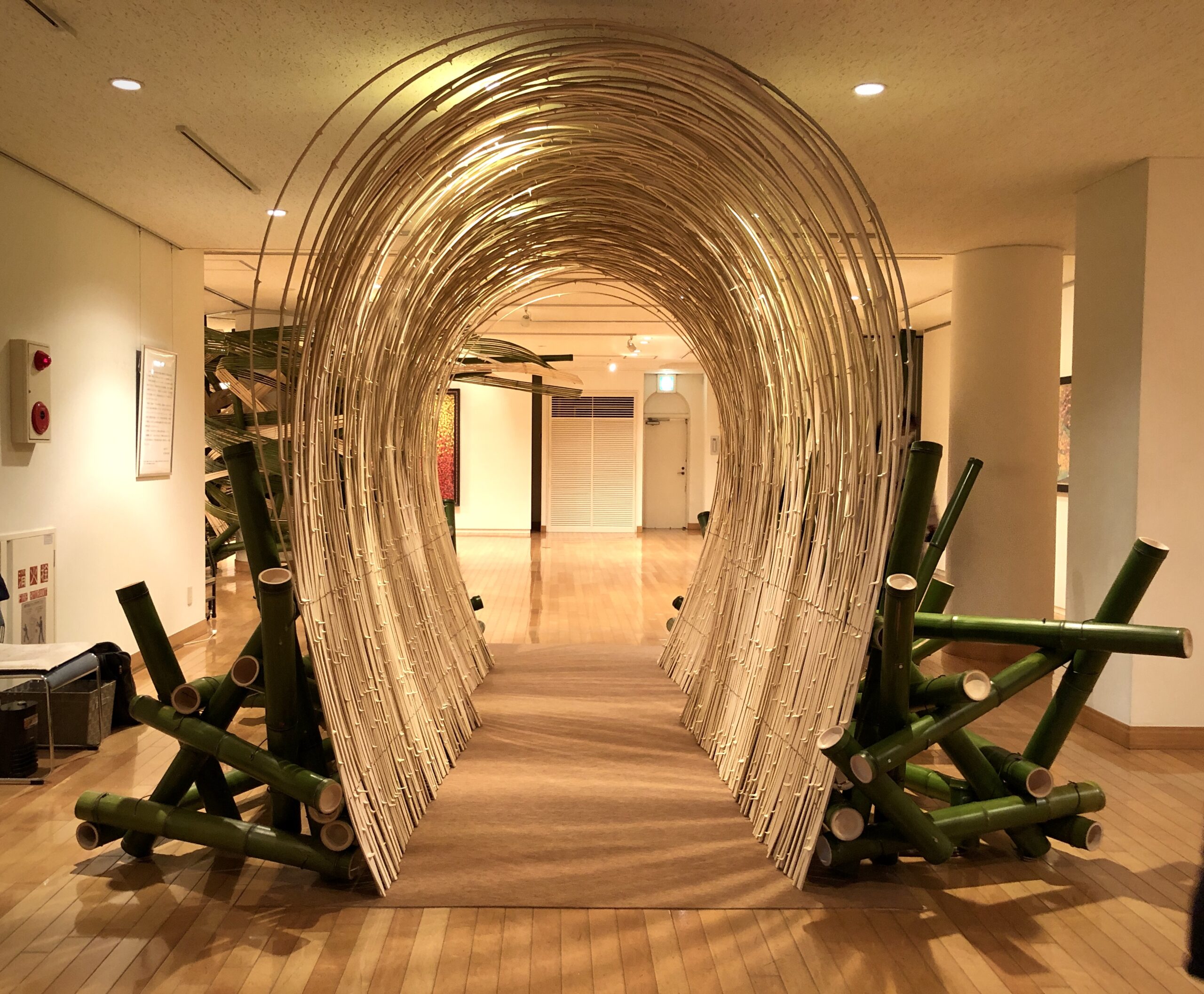 町立湯河原美術館 「草月×平松礼二 竹と華の饗宴」